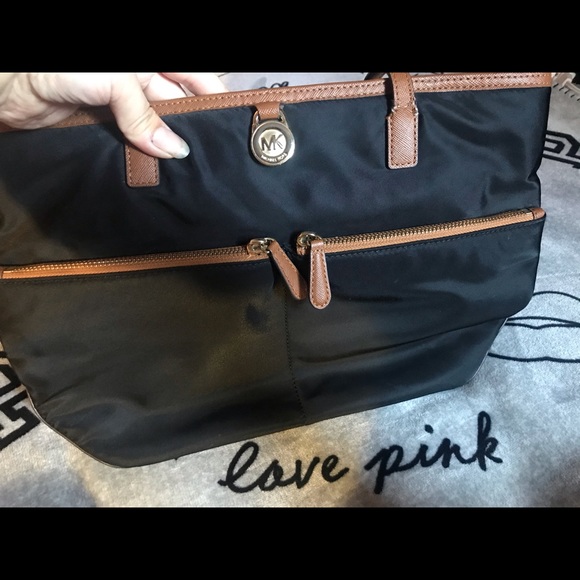 Authentic Michael Kors Black Kelsey Tote Mid size - Picture 7 of 15